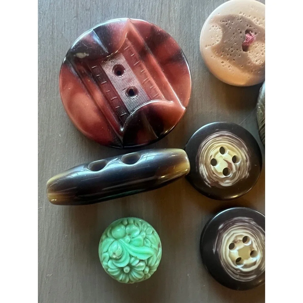 Vintage Button Lot 15pc Mix Carved Marbled Toggle Cratfs Art MCM Retro Upcycle